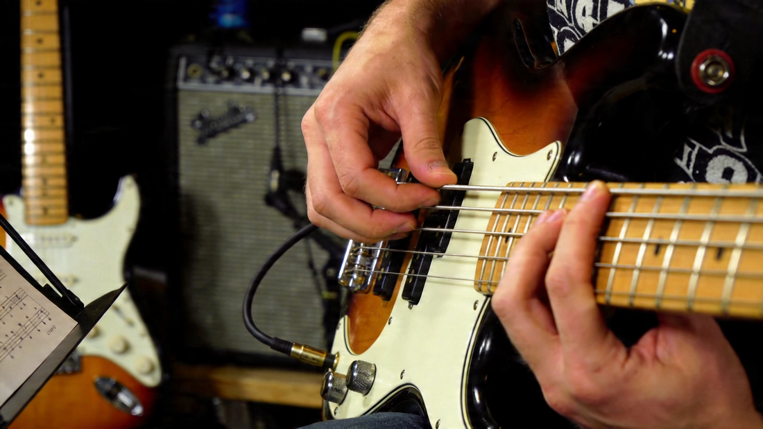How to Play Fingerstyle on an Electric Bass: A Complete Guide