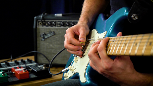 How to Master Electric Guitar Tapping Techniques for Ambient Music