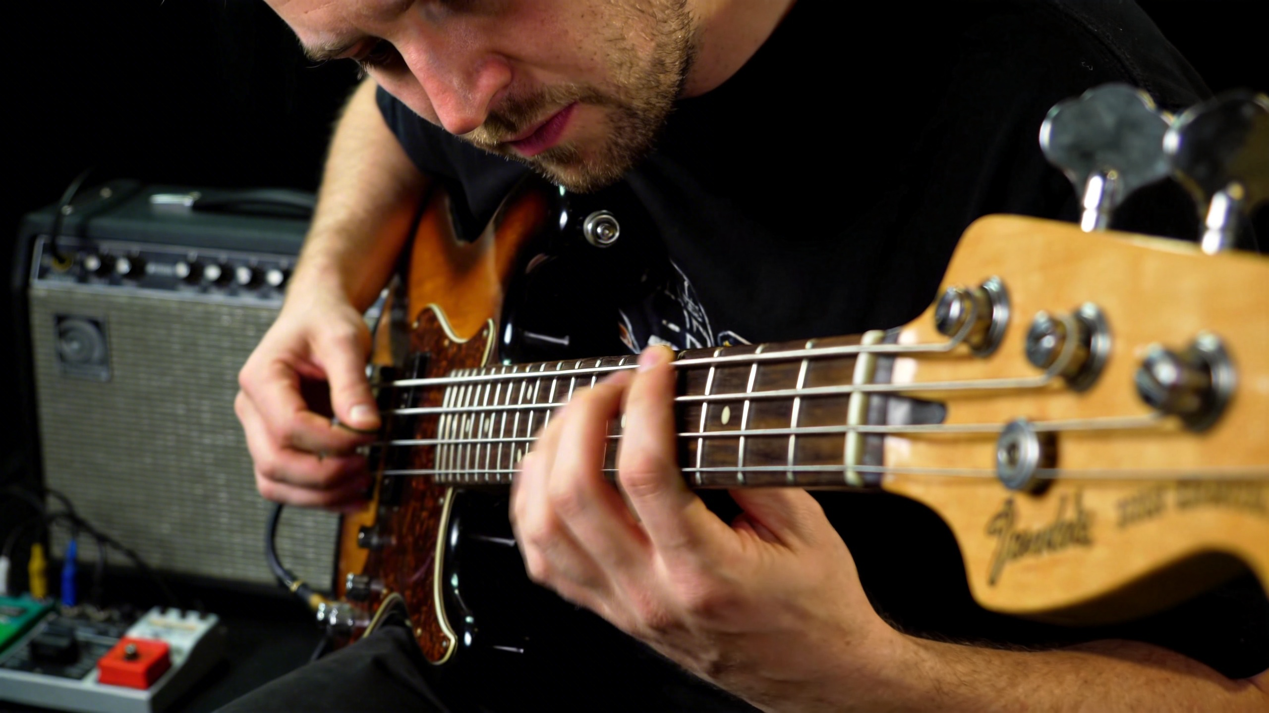 How to Play Two-Handed Tapping on a Bass Guitar: A Complete Guide – ClefArc