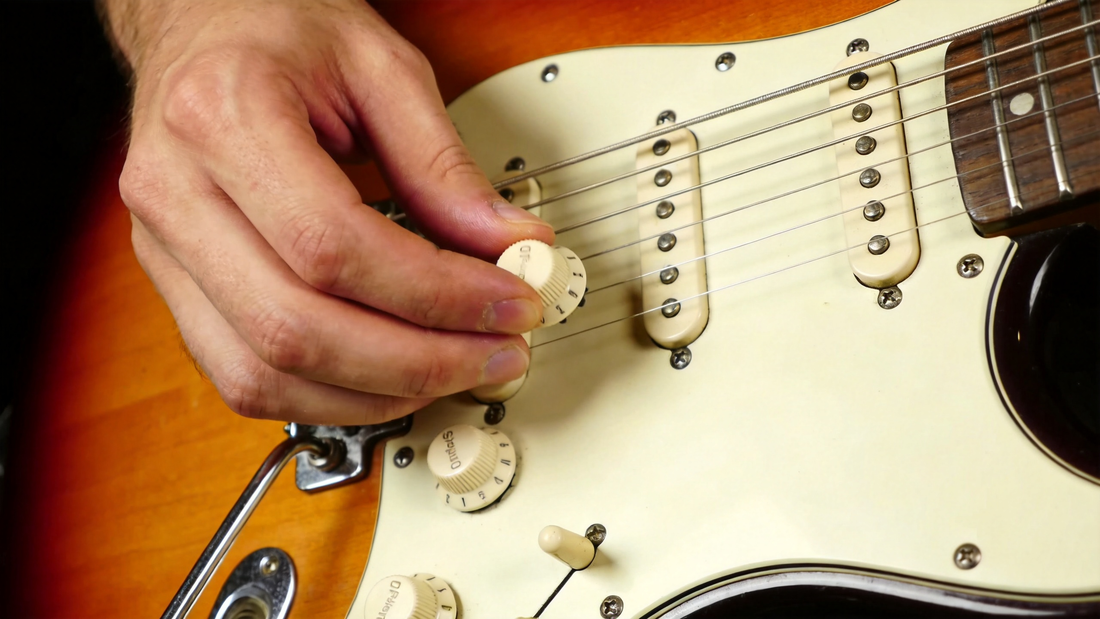 How to Use Electric Guitar Volume Knob Roll-Off for Smooth Natural Lead Transitions Without Extra Effects Pedals