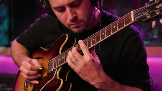 How to Play Hybrid Picking on an Electric Guitar: A Complete Guide