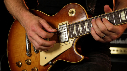 How to Incorporate Tapping Techniques into Electric Guitar Solos: A Comprehensive Guide