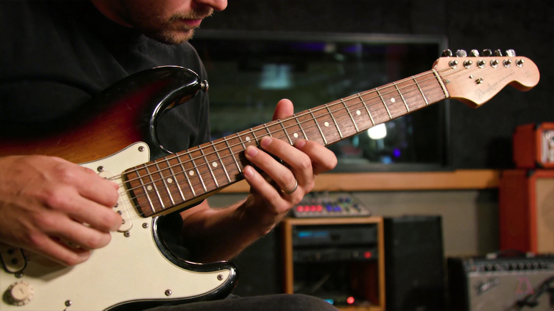 How to Master Two-Handed Tapping on an Electric Guitar: A Comprehensive Guide