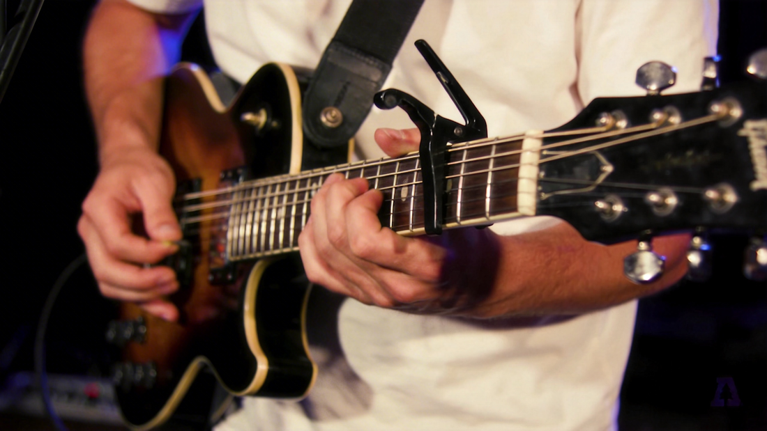 How to Master Sweep Picking on Electric Guitar: A Comprehensive Guide