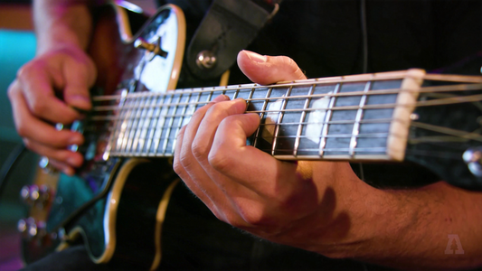 How to Play Power Chords Smoothly on an Electric Guitar: A Complete Guide