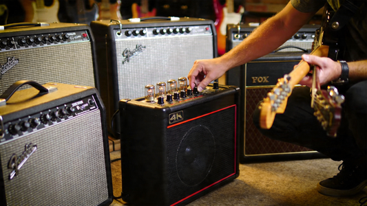 How to Choose the Right Amplifier for Your Electric Guitar: A Comprehensive Guide